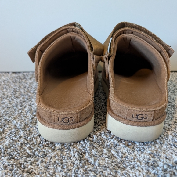 UGG Women's Goldenstar Clog in Chestnut - Picture 3 of 8